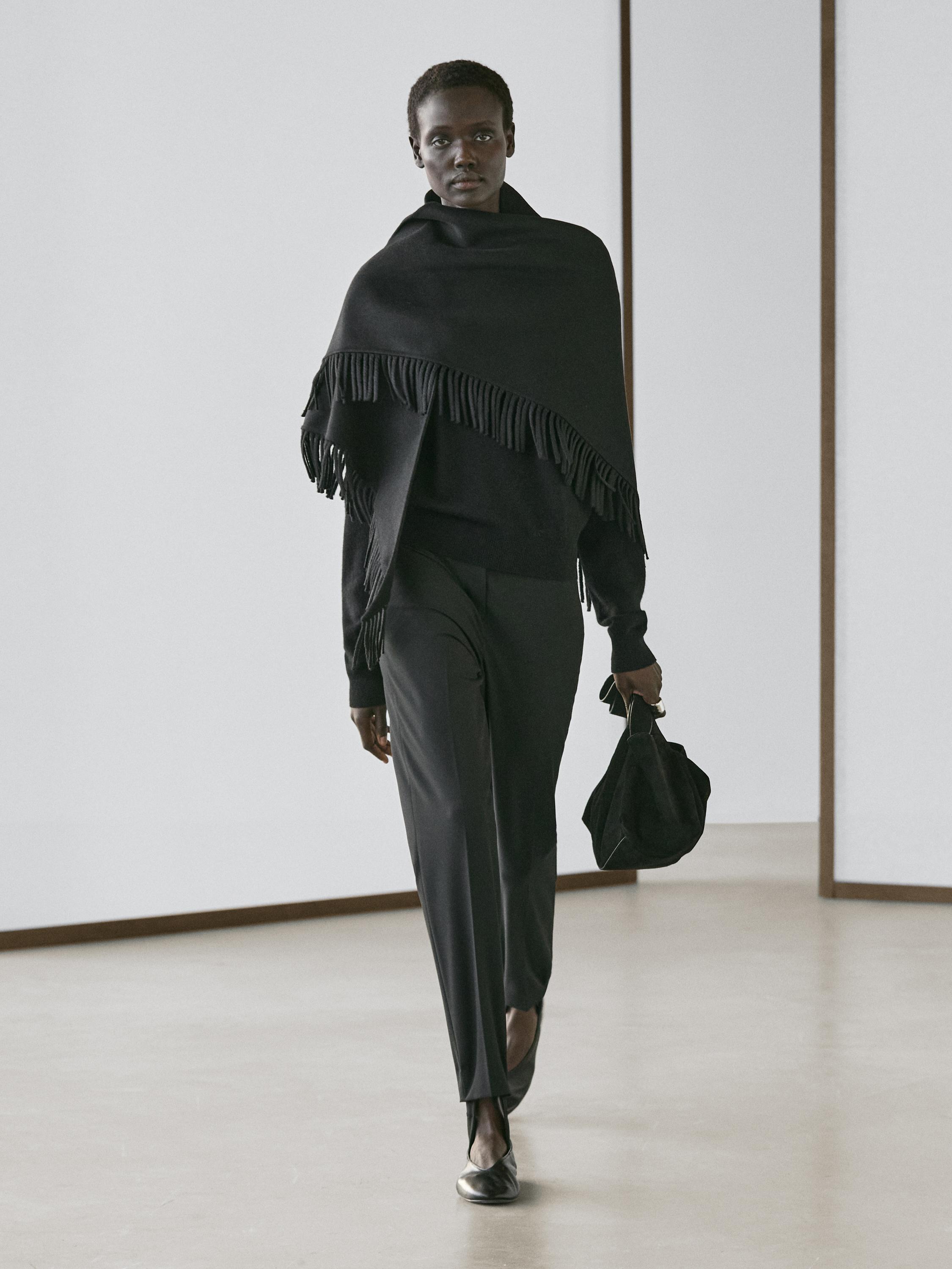 Trousers with elastic hems